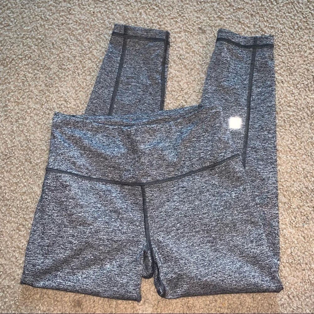 VSX Sport Victoria’s Secret knockout Capri length gray leggings, size XS